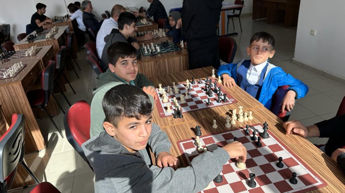 29 Ekim Cumhuriyet Bayramı Satranç turnuvasında öğrencilerimiz dereceye girdi.