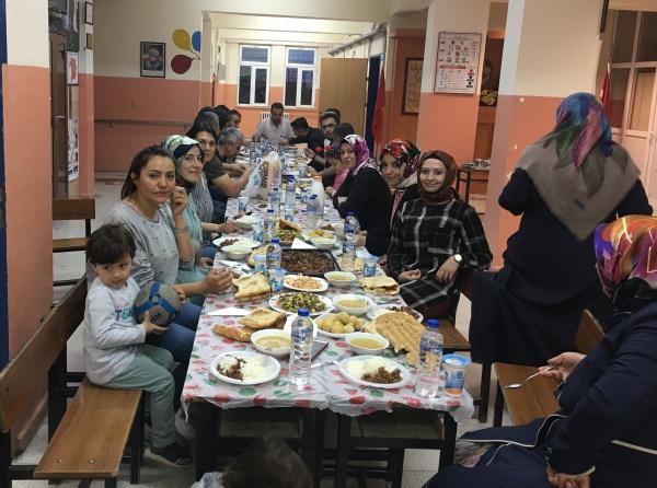 Okulumuz öğretmen ve personelleriyle iftar Yemeği